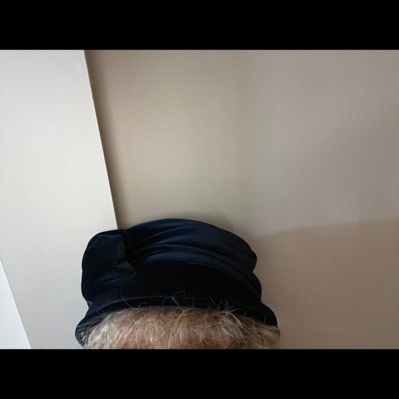 Headslip black hat with bow - Picture 7 of 15